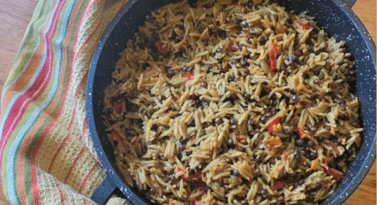 אורז ירקות ועדשים שחורות